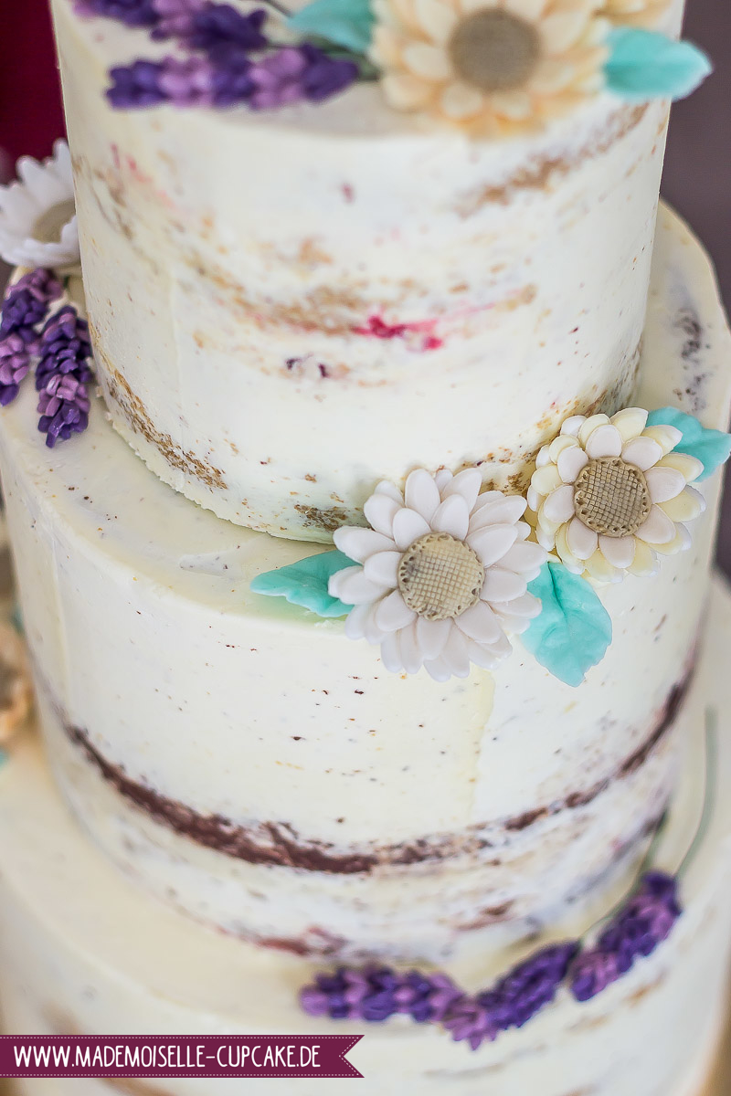 Hochzeitstorte naked Cake Lavendel Gerbera cremefarben lila flieder Cupcakes eingestrichen Torte Pastell Kuchen Hochzeit Cake Motivtorte Mademoiselle Cupcake Magdeburg Fondant Vintage