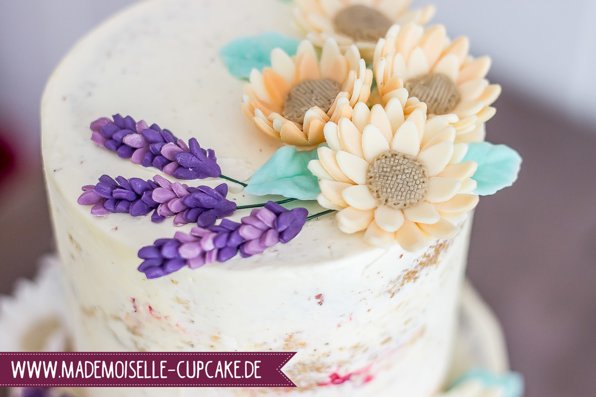 Hochzeitstorte naked Cake Lavendel Gerbera cremefarben lila flieder Cupcakes eingestrichen Torte Pastell Kuchen Hochzeit Cake Motivtorte Mademoiselle Cupcake Magdeburg Fondant Vintage